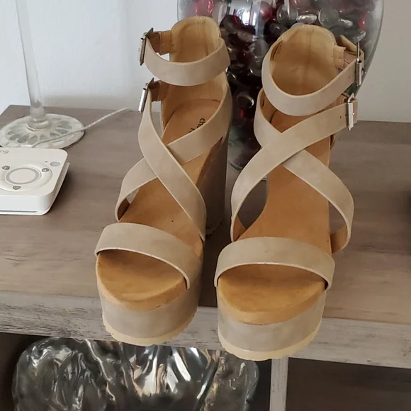 Charlotte Russe Faux suede Sandals NWOB 9/9.5 - Picture 2 of 7